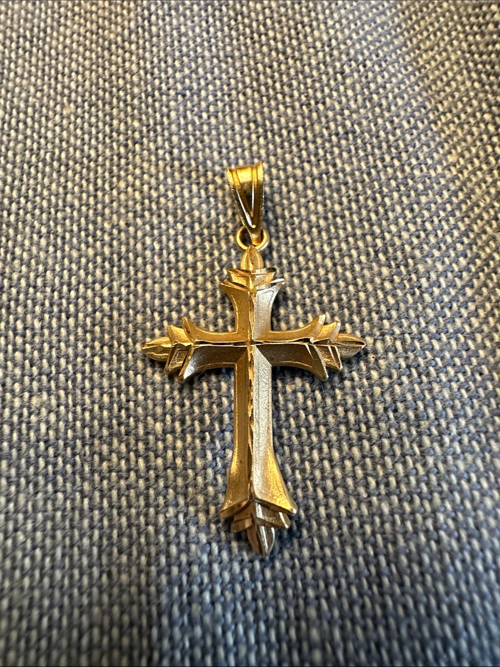 Stunning Signed Michael Anthony Diamond Etched 14K Gold Cross Pendant. Excellent